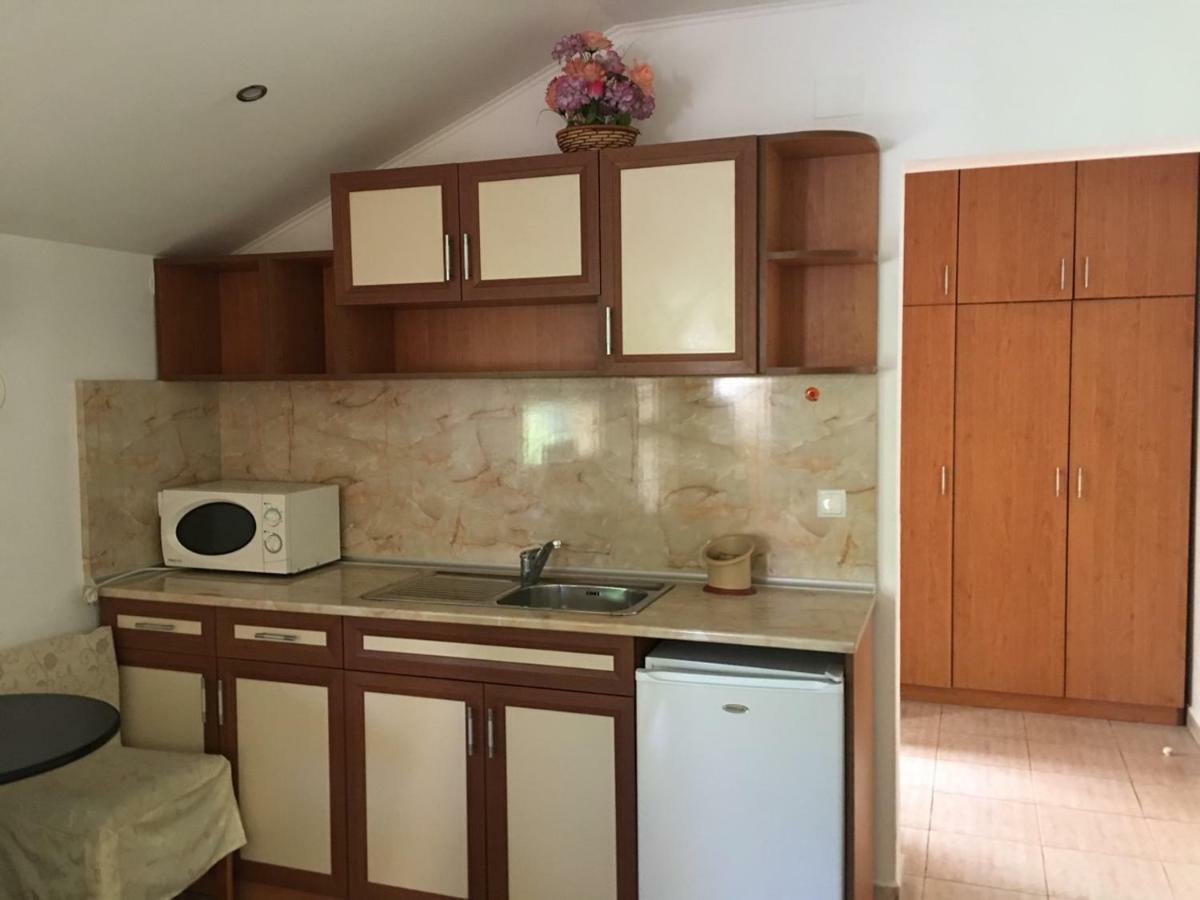 Трите Щерки Trjavna Buitenkant foto