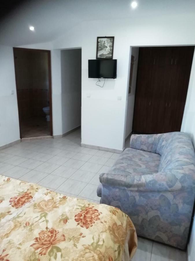 Трите Щерки Trjavna Buitenkant foto